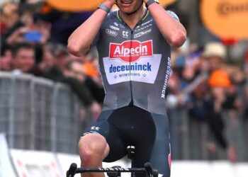 De Koninklijke Nederlandse Wielerunie (KNWU) heeft de Nederlandse wielrenner Mathieu Van der Poel uitgenodigd om zijn dopingbeschuldigingen verder te onderzoeken na zijn overwinning in de 116e editie van Milaan-Sanremo. De bond heeft een datum vastgesteld voor de volgende hoorzitting