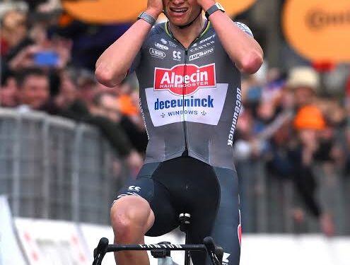 De Koninklijke Nederlandse Wielerunie (KNWU) heeft de Nederlandse wielrenner Mathieu Van der Poel uitgenodigd om zijn dopingbeschuldigingen verder te onderzoeken na zijn overwinning in de 116e editie van Milaan-Sanremo. De bond heeft een datum vastgesteld voor de volgende hoorzitting