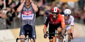 Wout van Aert reageert op Mathieu van der Poels overwinning in Milaan-San Remo: “Ik ben nog steeds beter dan hij”