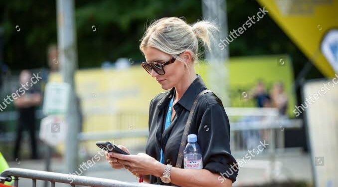 Mathieu Van der Poels vriendin Roxanne Bertels waarschuwt sterk tegen zwangerschap geruchten