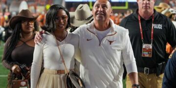 Steve Sarkisian’s wife Loreal posts powerful message in stunning low-cut dress