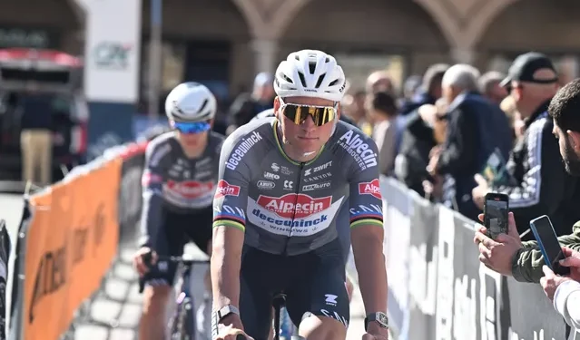 Mathieu van der Poel en ploegleider met ‘gemengde gevoelens’ na zware race: “Dat werkte niet”