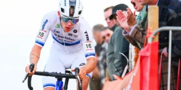 Thibau Nys beschuldigt Belgische media van ‘hem uit elkaar scheuren’ na tegenslagen in veldrijden