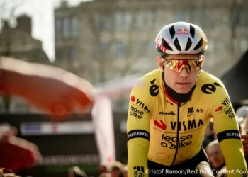 Van Aert geeft toe: “Ik deel liever een kamer met hem, we hebben hetzelfde ritme”