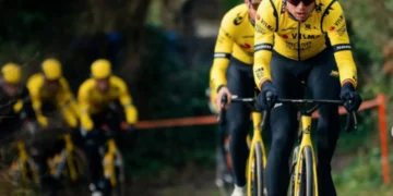Bruyneel bekritiseert Visma: “Ze focussen zich te veel op kleine details en verliezen de essentie van racen”