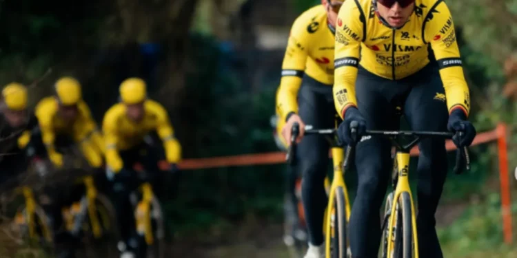 Bruyneel bekritiseert Visma: “Ze focussen zich te veel op kleine details en verliezen de essentie van racen”
