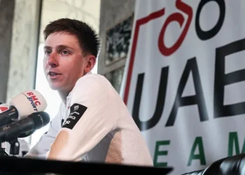 “Mathieu wordt heel moeilijk te verslaan” – Tadej Pogačar analyseert hoofdconcurrent Van der Poel voorafgaand aan Monument-herkansing in de Ronde van Vlaanderen