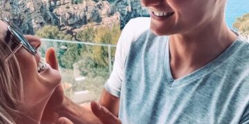 Mathieu van der Poel vertelt grappig verhaal over hoe zijn vriendin Roxanne Bertels hem als kampioen verwelkomde na de overwinning in Parijs-Roubaix