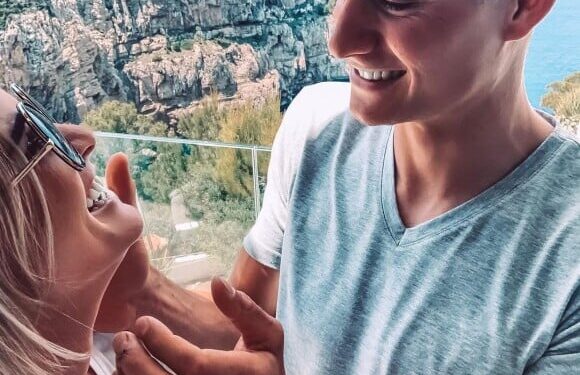 Mathieu van der Poel vertelt grappig verhaal over hoe zijn vriendin Roxanne Bertels hem als kampioen verwelkomde na de overwinning in Parijs-Roubaix