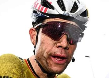 Wout van Aert zet kritische fan stevig op zijn plaats