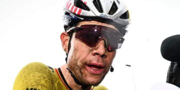 Wout van Aert zet kritische fan stevig op zijn plaats