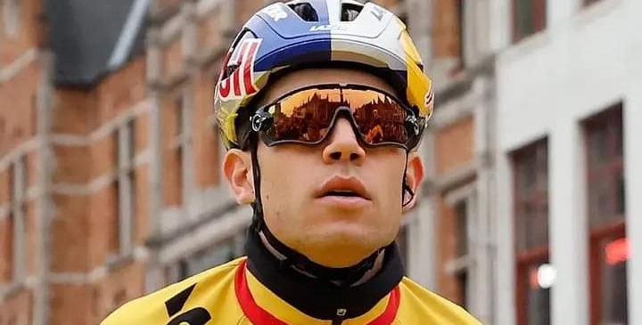 Na de val: Van Aert niet tegen te houden richting Ronde