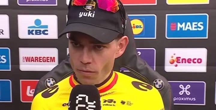 “Ik kan niet rechtvaardigen wat ik heb gedaan” – Gebroken Wout van Aert neemt volledige verantwoordelijkheid voor Visma’s rampzalige nederlaag bij Dwars door Vlaanderen.Lees meer⬇️