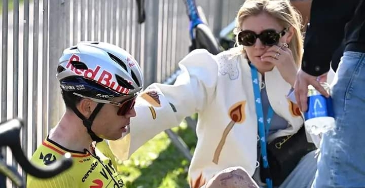 Vrouw Sarah moet tranen bedwingen na verlies Van Aert