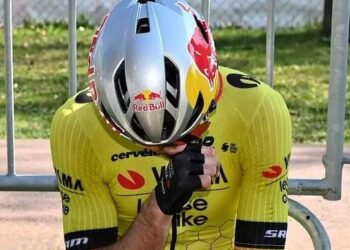 Wout van Aert spoelt kater Dwars door Vlaanderen op bijzondere manier weg