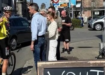 Taart voor Van Aert? ‘De ultieme brandstof richting Ronde-winst.Wout van Aert heeft misschien wel het zoetste steuntje in de rug gekregen op weg naar de overwinning: taart.’