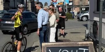 Taart voor Van Aert? ‘De ultieme brandstof richting Ronde-winst.Wout van Aert heeft misschien wel het zoetste steuntje in de rug gekregen op weg naar de overwinning: taart.’