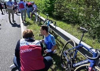 De Bondt zag ineenstorting Van der Poel al aankomen: ‘Zie je duidelijk aan hem’