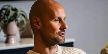 Boonen luidt alarm: Van der Poel stevent af op ramp in Roubaix