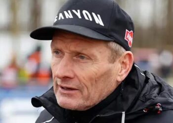 Adrie van der Poel heeft veel opschudding veroorzaakt in de wielerwereld met zijn gedurfde voorspelling voor de aankomende Paris-Roubaix koers.