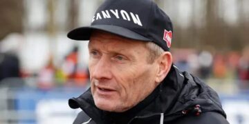 Adrie van der Poel heeft veel opschudding veroorzaakt in de wielerwereld met zijn gedurfde voorspelling voor de aankomende Paris-Roubaix koers.