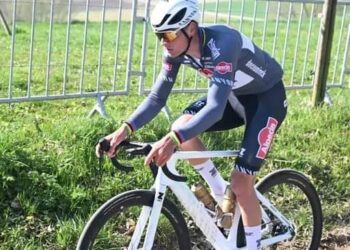Teamgenoot van Mathieu van der Poel onthult: Alpecin-Deceuninck wil Parijs-Roubaix-tactiek van 2024 herhalen
