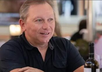 “Zijn trots is aangetast,” zei Bruyneel zonder omwegen tijdens een wielerpodcast. “Mathieu is het niet gewend om geklopt te worden, zeker niet op de manier waarop het de laatste tijd gebeurt.Zie meer…