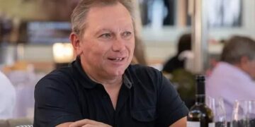 “Zijn trots is aangetast,” zei Bruyneel zonder omwegen tijdens een wielerpodcast. “Mathieu is het niet gewend om geklopt te worden, zeker niet op de manier waarop het de laatste tijd gebeurt.Zie meer…