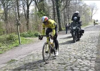 “Ook al wilde ik meer. Ik heb alles gegeven wat ik had,” zei Van Aert na de finish in Roubaix.