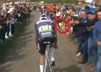 Er is meer bekend over de man die een volle bidon naar het gezicht van Mathieu van der Poel gooide: “In eerste instantie ontkende hij het, maar zijn blik verried twijfel.”