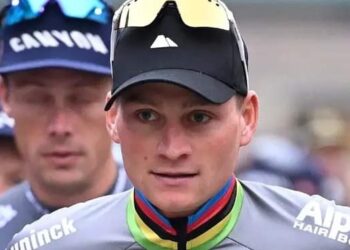 Het Alpecin-Deceuninck-team, waarin Mathieu van der Poel een prominente rol speelt, heeft een officiële klacht ingediend na een verontrustend incident tijdens een recente wielerwedstrijd.
