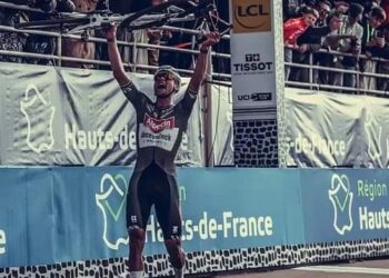 Cancellara woedend op Van der Poel: “Dat gaat hij moeten betalen”