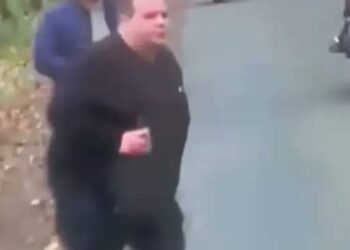 Breaking nieuws:Man die naar Mathieu van der Poel spuugde tijdens E3 Saxo Classic krijgt boete, maar ontsnapt aan verdere straf