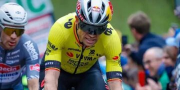 Voormalig profrenner zeker: cruciale fout kostte Wout van Aert tijd in Bos van Wallers