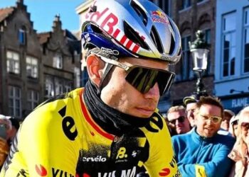 Dieptepunt voor Van Aert & Co, Van der Poel beboet te midden van klassiekerchaos