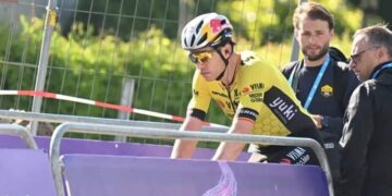Jan Bakelants Bekritiseert Team Visma | Lease a Bike voor Strubbelingen van Wout van Aert in 2025