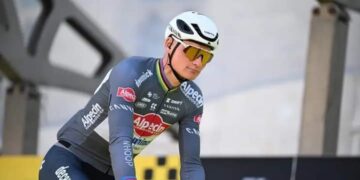 Adrie van der Poel, voormalig wielerkampioen en vader van superster Mathieu van der Poel, is er rotsvast van overtuigd dat zijn zoon in staat is om twee van de meest prestigieuze monumenten in de wielersport te winnen: Luik-Bastenaken-Luik en