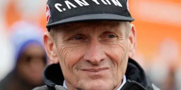 Adrie van der Poel, de vader van wielerster Mathieu van der Poel, heeft zich kritisch uitgelaten over het parcours van een recente wedstrijd.