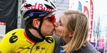 Wout valt door de mand: Sarah betrapt Van Aert op leugentje