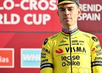 Team Visma | Lease a Bike heeft officieel het nieuwe tenue voor de Tour de France 2025 gepresenteerd, met Wout van Aert als opvallend gezicht van de campagne.