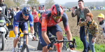 Van der Poel, van Aert of Pogacar beschouwt Van Hooydonck niet als favoriet voor Roubaix: ‘Hij is een vrachtwagen op kasseien’