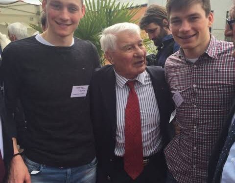 Mathieu van der Poel vertelt over emotioneel moment met opa Raymond Poulidor en broer David: “Het was zo’n ervaring die ik nooit zal vergeten”, zei hij in tranen