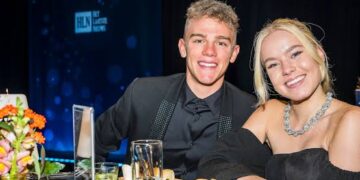 De Belgische wielersensatie Thibau Nys en zijn vriendin, Anna Eikendal, hebben hartverwarmend nieuws gedeeld met hun fans – het stel verwacht hun eerste kind.