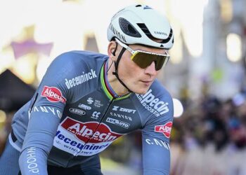 Belgische journalist uit kritiek op Van der Poel: “Vandaag geen verboden middelen, dus ook geen gezeur”