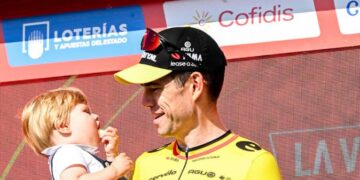 Wout van Aert heeft zich openlijk uitgesproken over de emotionele uitdagingen die hij ervaart als vader van twee jonge kinderen, terwijl hij zijn carrière op het hoogste niveau voortzet.