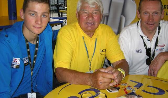 Mathieu van der Poel en vader Adrie richten stichting op ter ere van opa Raymond Poulidor ter ondersteuning van ouderen