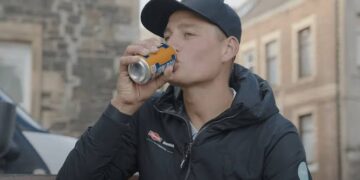 “Je herstel begint zodra je van de fiets stapt!”: Mathieu van der Poel deelt zijn geheime voedingsschema na de rit.
