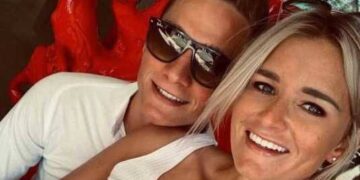 Mathieu van der Poels vriendin verrast hem met een cadeau en een hartverwarmende boodschap terwijl hij vandaag zijn verjaardag viert.