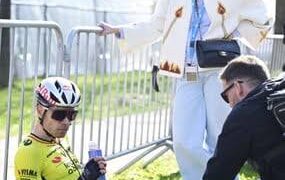 “Niemand kan mijn humeur verbeteren behalve jij ❤”: Sarah De Bie verklaart het aan Wout van Aert na emotionele inzinking