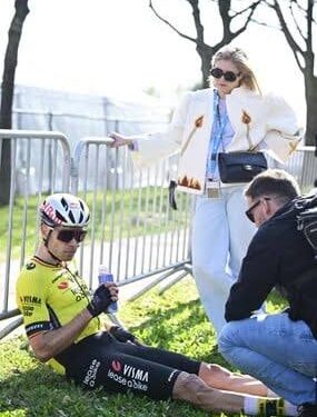 “Niemand kan mijn humeur verbeteren behalve jij ❤”: Sarah De Bie verklaart het aan Wout van Aert na emotionele inzinking